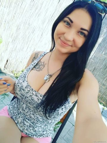 Клавдия Элегантная Брюнетка Антипиха